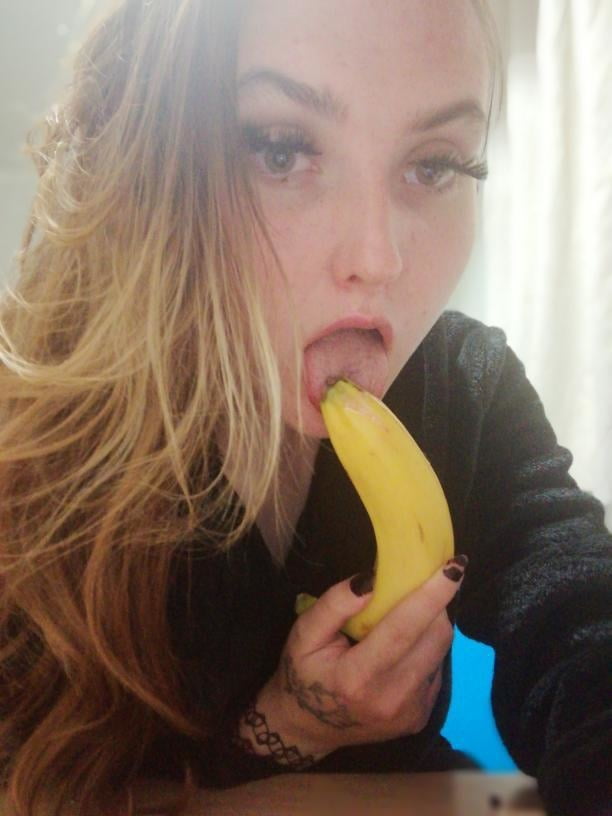 Mädchen lieben Bananen
 #92418733