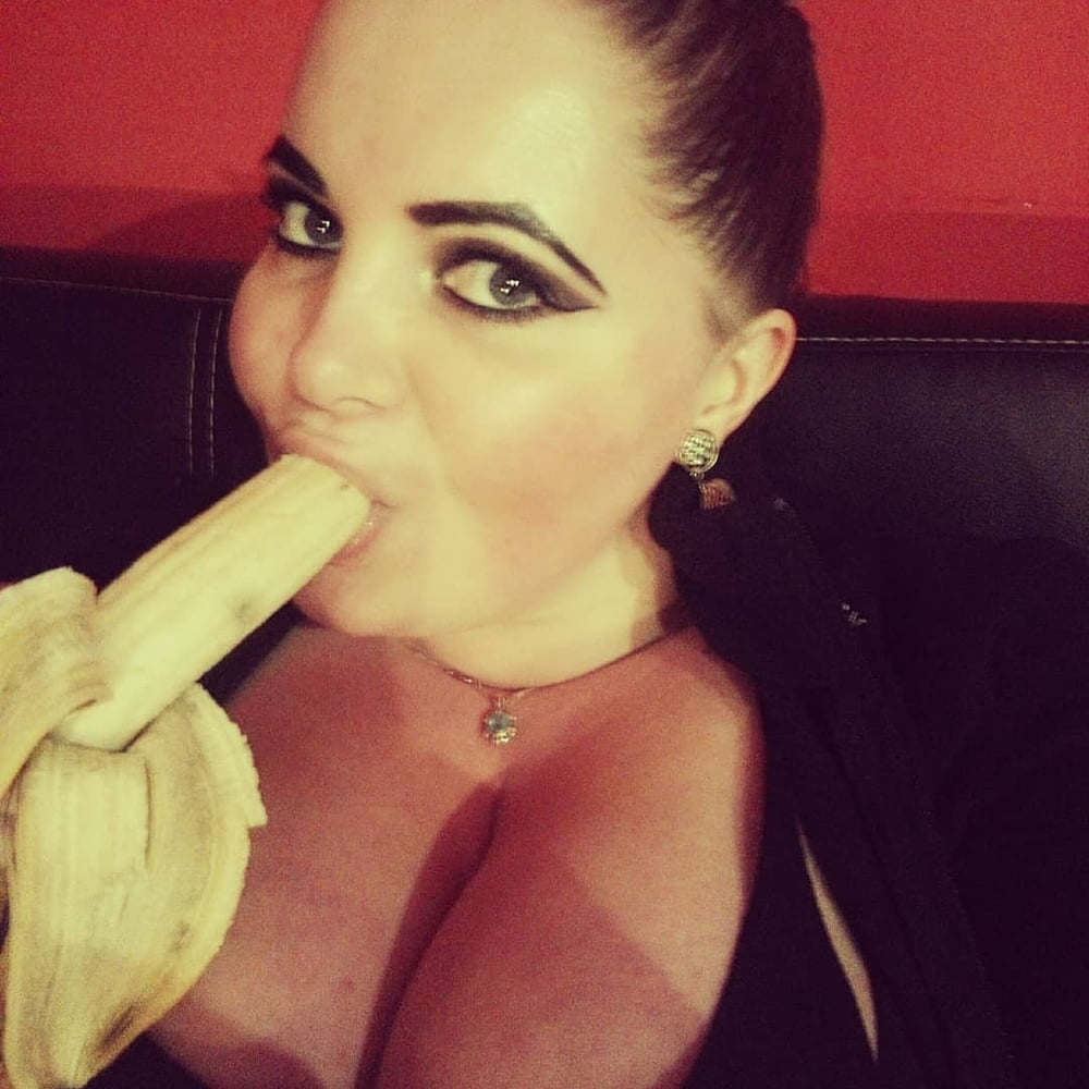 Mädchen lieben Bananen
 #92418761