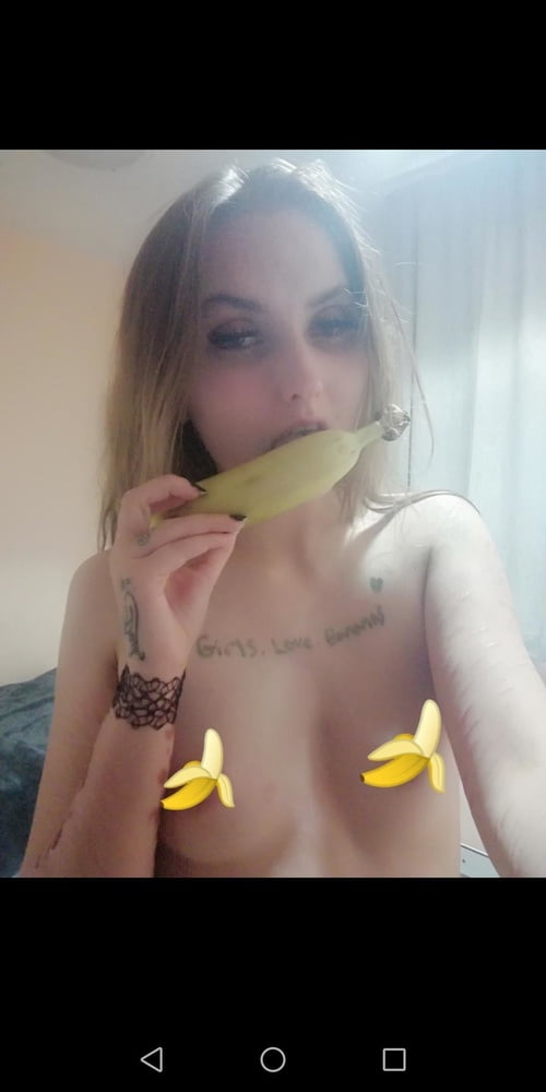 Mädchen lieben Bananen
 #92418770