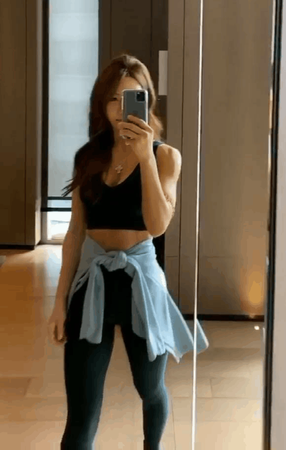 Chicas asiáticas en forma 4
 #88990588