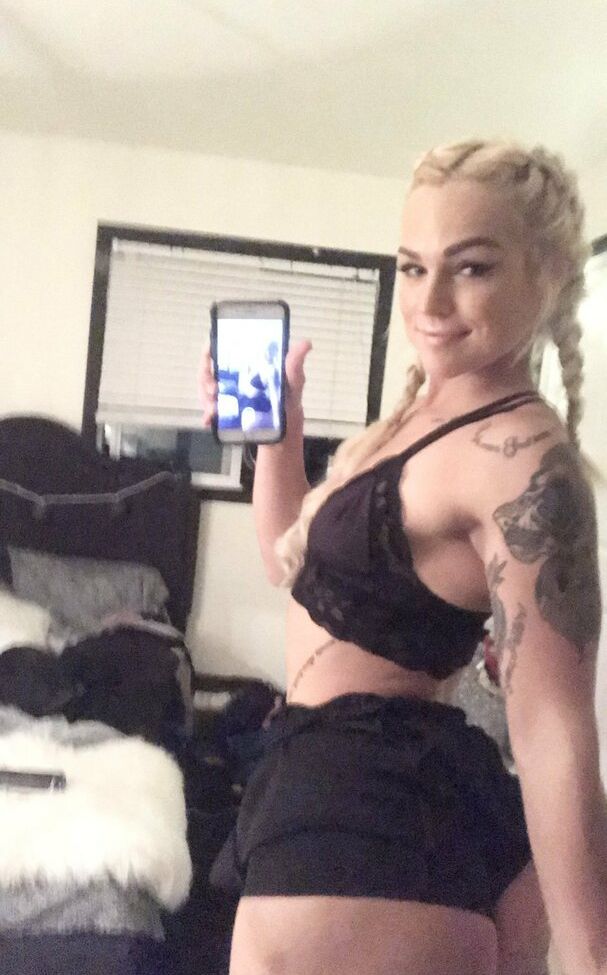 Gun_mamii desnuda #108175328