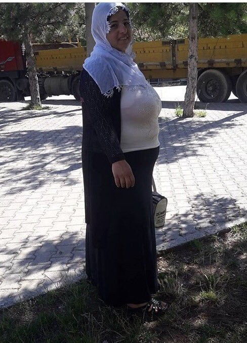 トルコのイスラム教徒の成熟したヒジャブ、巨乳のミルフ(ノンポルノ)
 #81840949