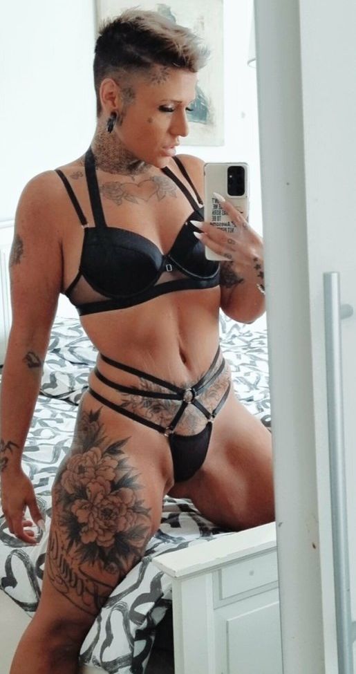 Nennefriisk nude #108681359