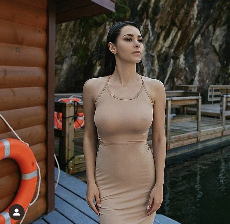 ブラジャー不要のインスタグラム
 #104990944
