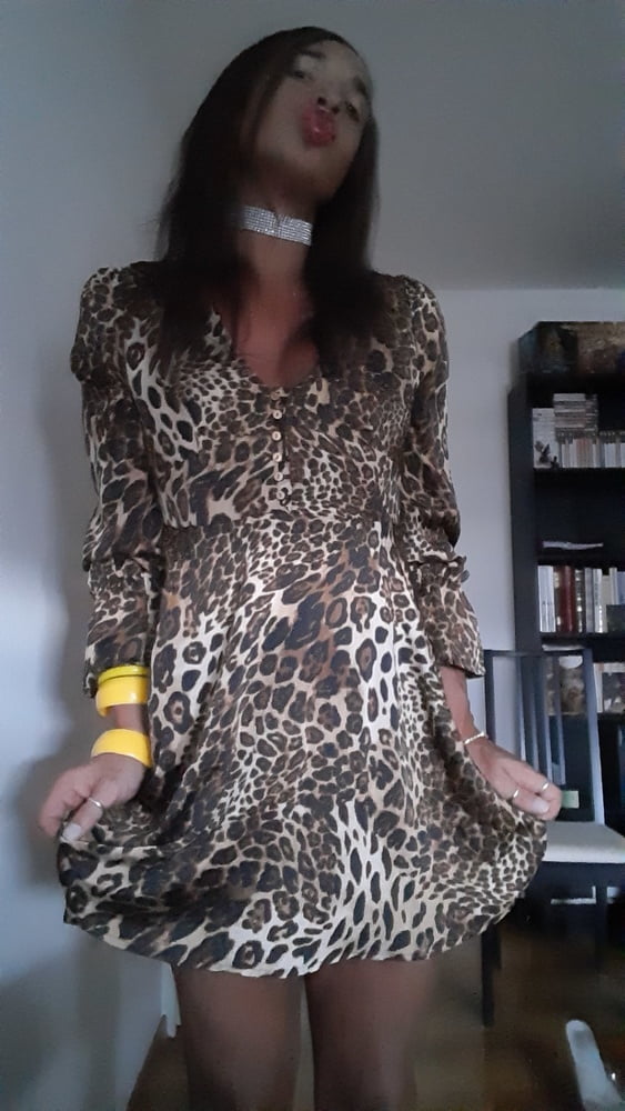 Sissy Tygra in leopard dress on 2019 octobre. #106878011