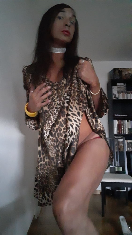 Sissy Tygra in leopard dress on 2019 octobre. #106878015