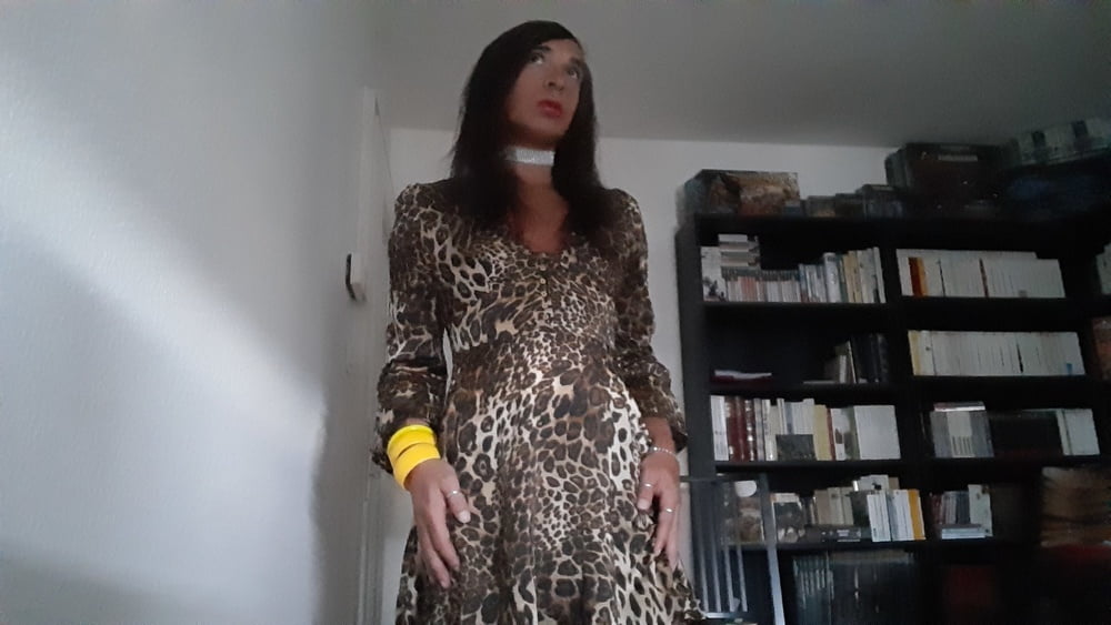 Sissy Tygra in leopard dress on 2019 octobre. #106878018