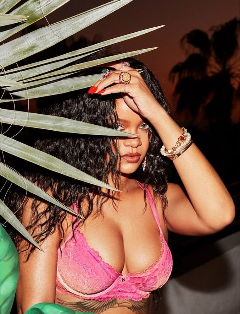 Rihanna #91831021