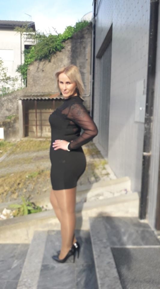 Loira Cavala Rabuda #90960856