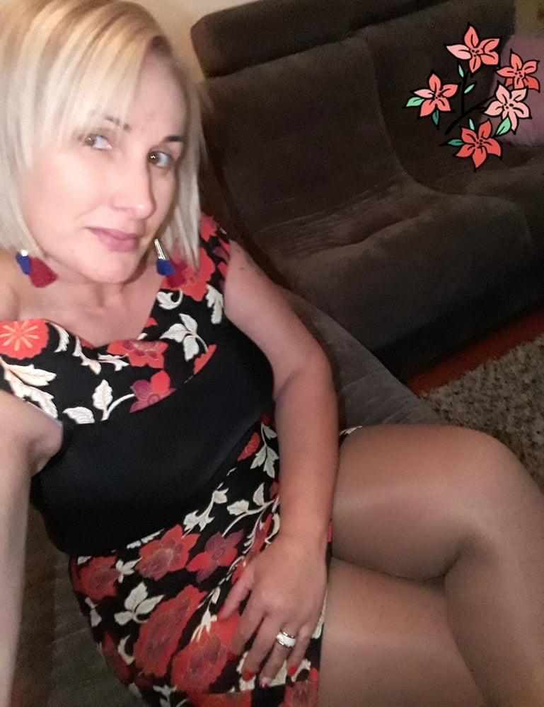 Loira Cavala Rabuda #90960866