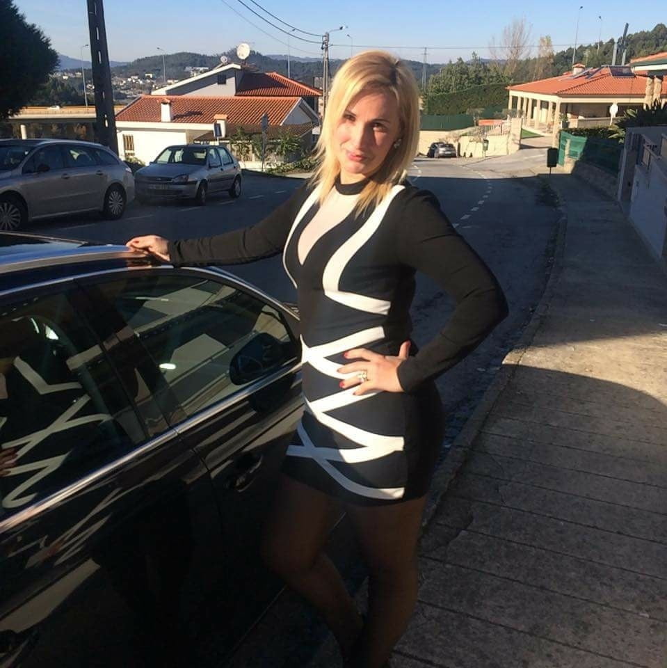 Loira Cavala Rabuda #90960882