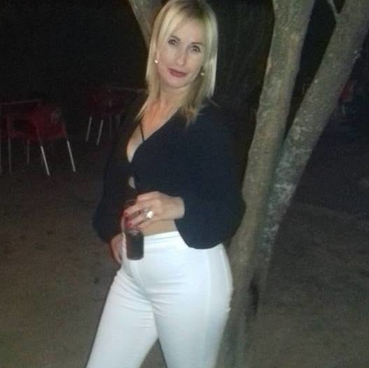 Loira Cavala Rabuda #90960884