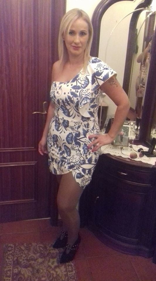 Loira Cavala Rabuda #90960910