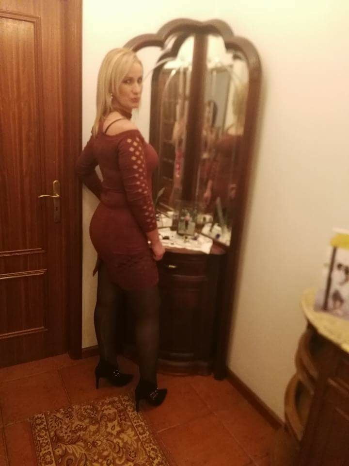 Loira Cavala Rabuda #90960915