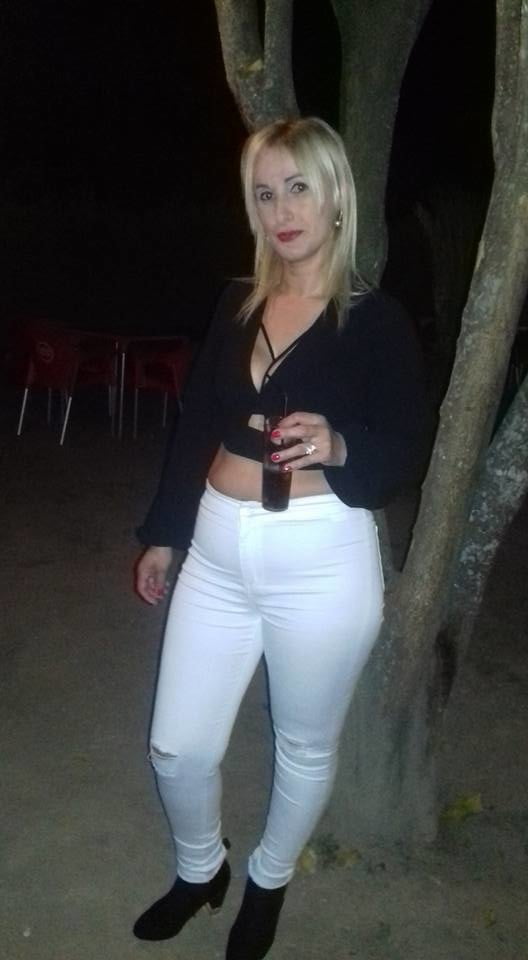 Loira Cavala Rabuda #90960917