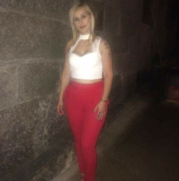 Loira Cavala Rabuda #90960925