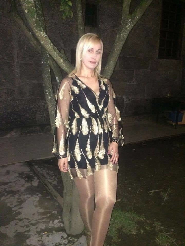 Loira Cavala Rabuda #90960927