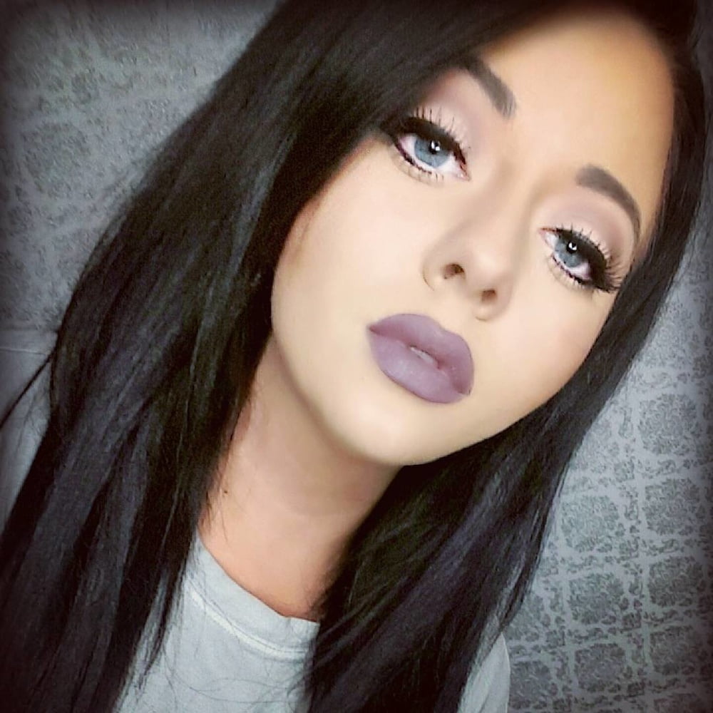 Princesa taya maquillaje fetiche lápiz labial labios rojos
 #105481222