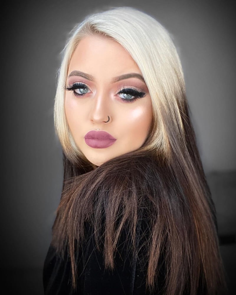 Princesa taya maquillaje fetiche lápiz labial labios rojos
 #105481264