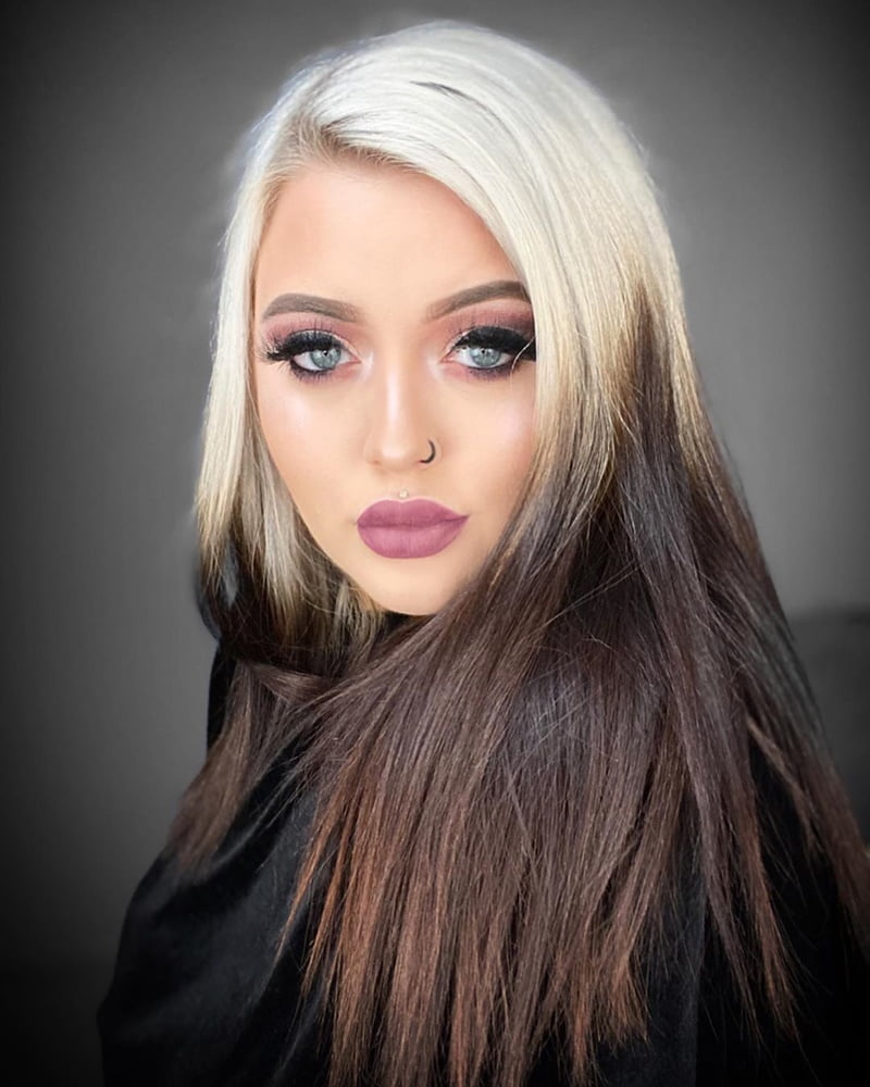 Princesa taya maquillaje fetiche lápiz labial labios rojos
 #105481273