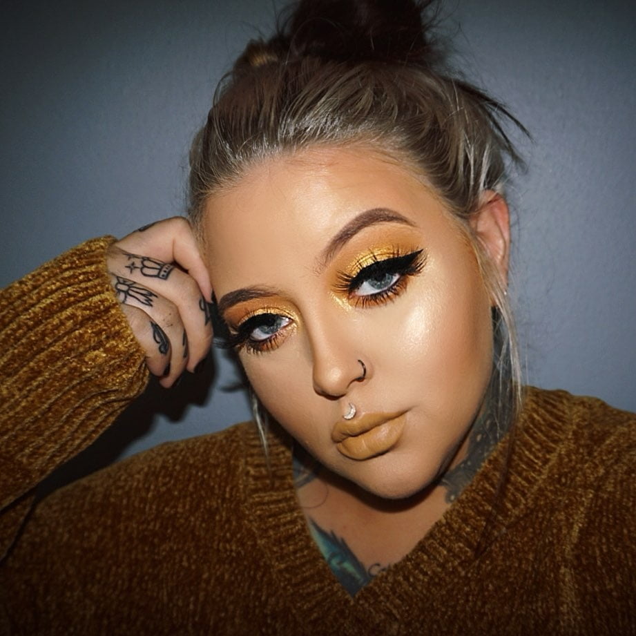 Princesa taya maquillaje fetiche lápiz labial labios rojos
 #105481342