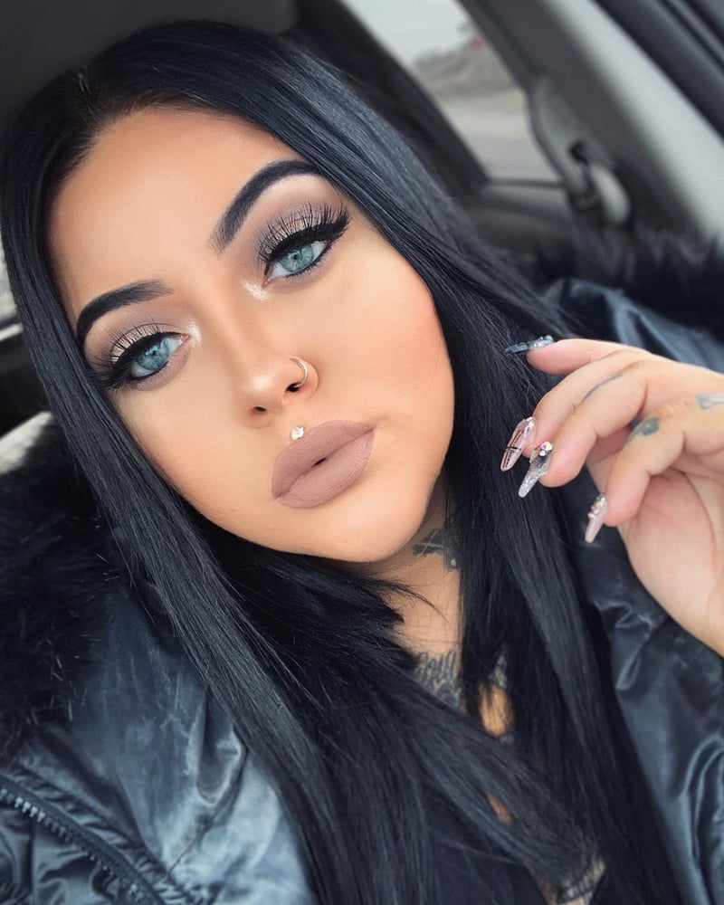 Princesa taya maquillaje fetiche lápiz labial labios rojos
 #105481546