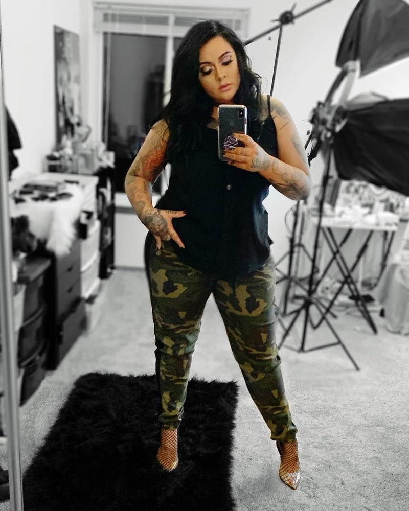 Princesa taya maquillaje fetiche lápiz labial labios rojos
 #105481549