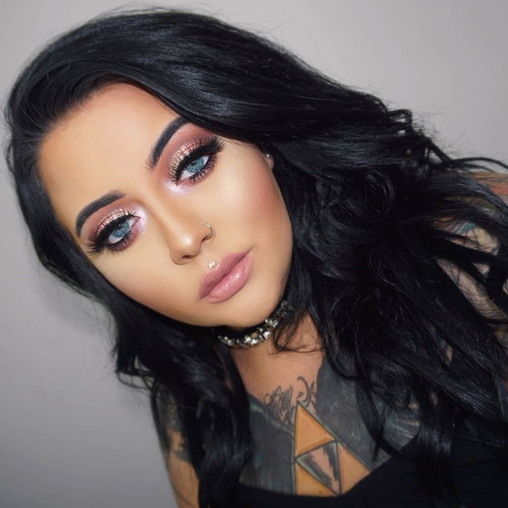 Princesa taya maquillaje fetiche lápiz labial labios rojos
 #105481560