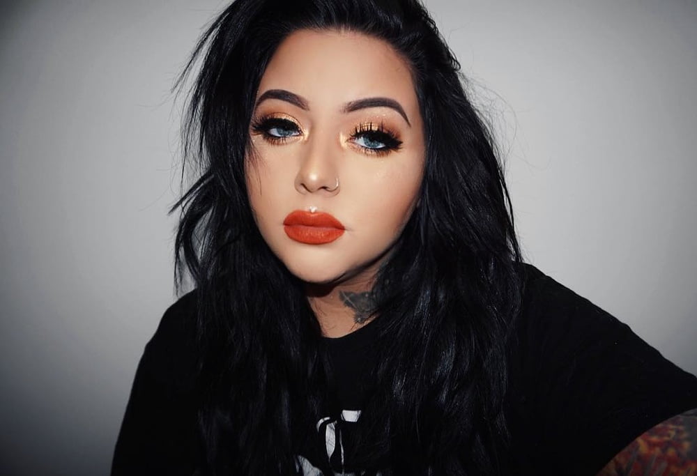 Princesa taya maquillaje fetiche lápiz labial labios rojos
 #105481669