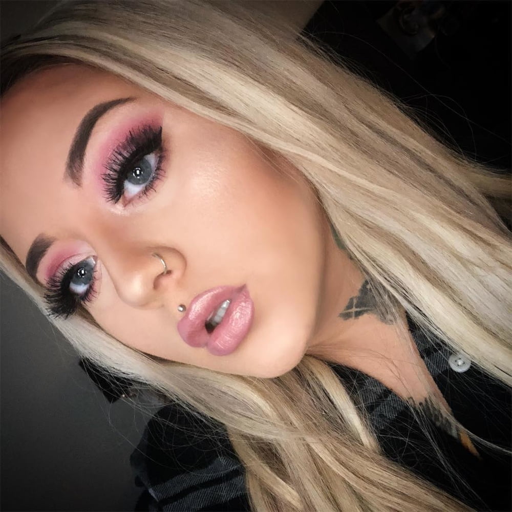 Princesa taya maquillaje fetiche lápiz labial labios rojos
 #105481865