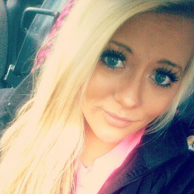 Princesa taya maquillaje fetiche lápiz labial labios rojos
 #105481963