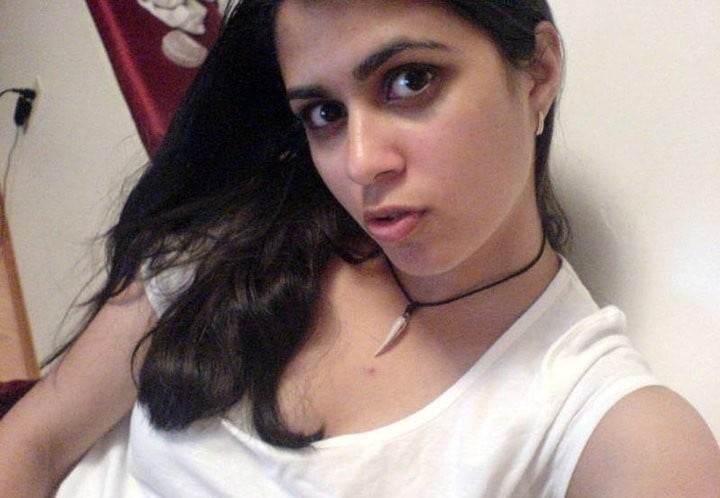 Conjunto completo de la mujer persa sexy con el coño peludo y afeitado
 #104390583