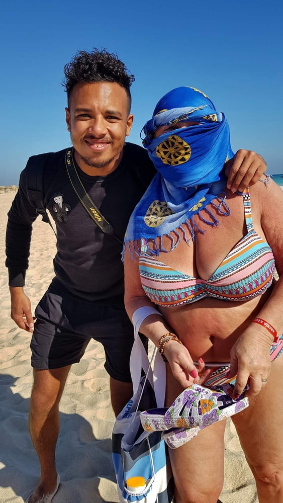 Spy milf dans les plages égyptiennes
 #105711028
