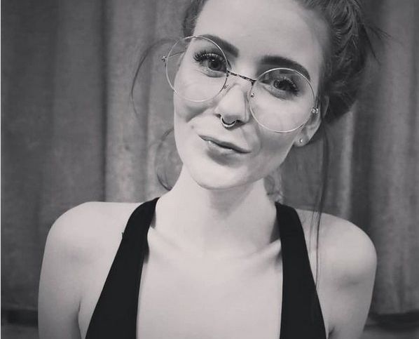 LittleBee desnuda #108323373