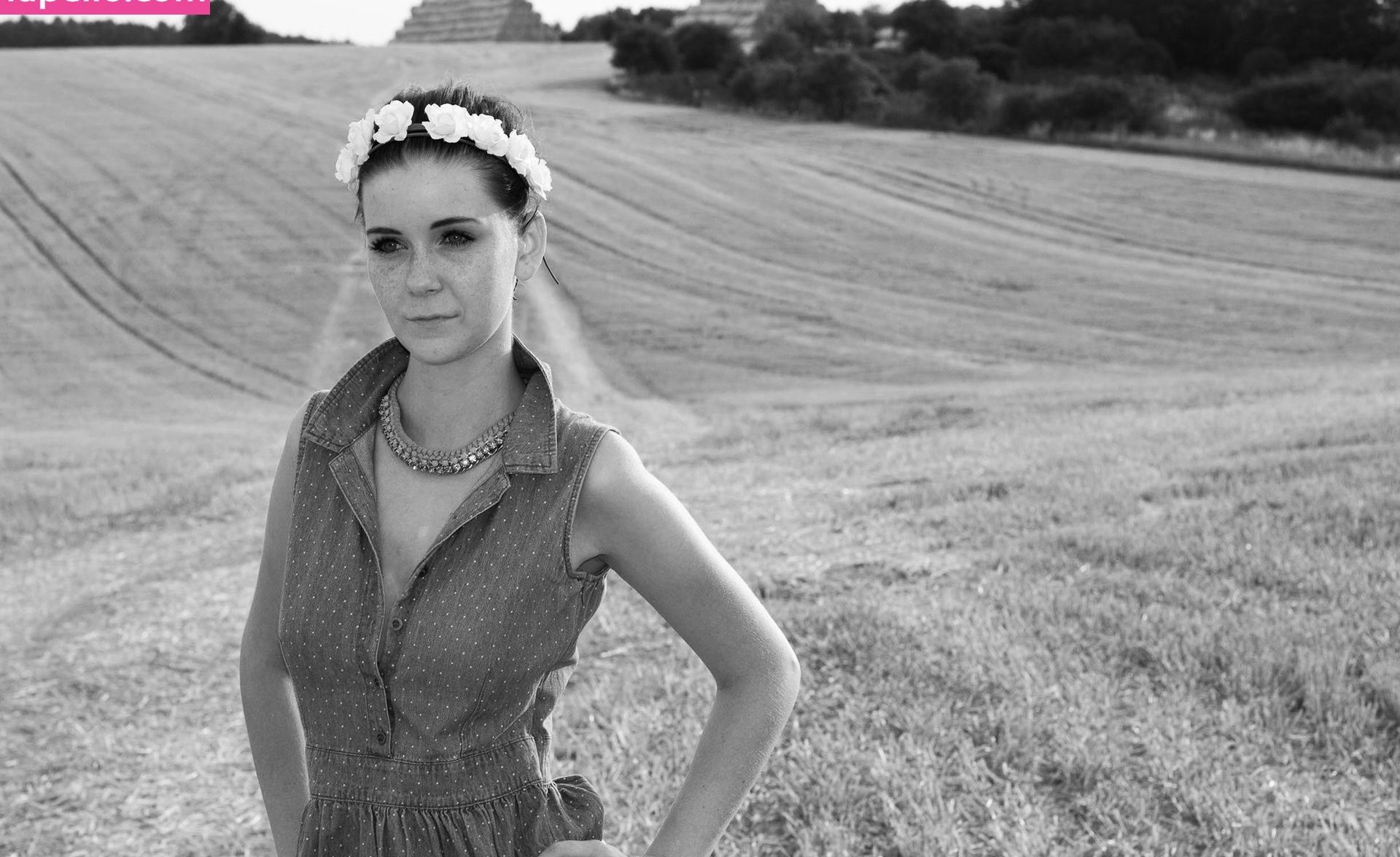 LittleBee desnuda #108323382