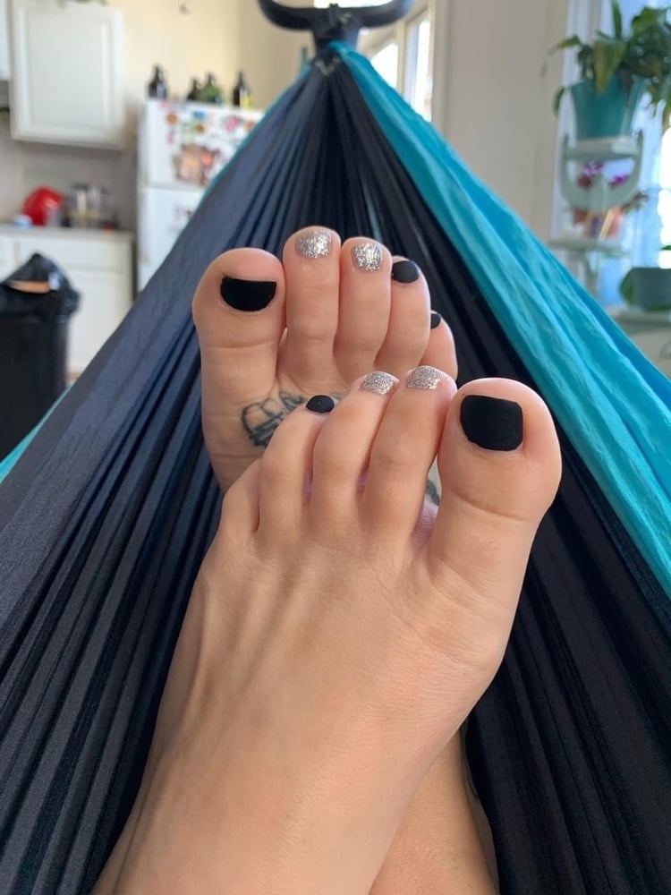 Feet #92402692