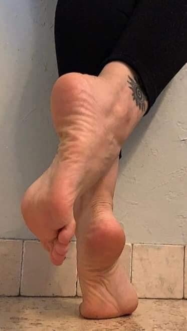 Feet #92402745