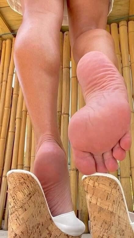 Feet #92402761