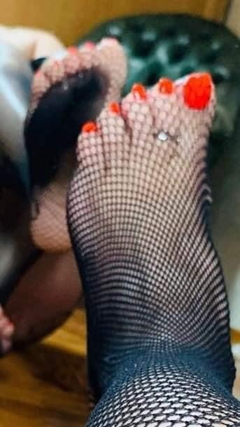 Feet #92402767