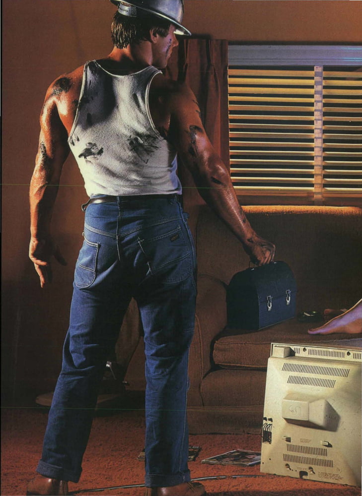Hustler Magazine (December 1981) #93431257