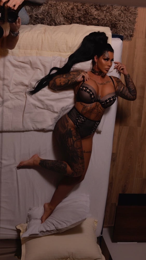 Perra tatuada-:)
 #103128982