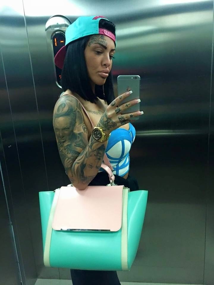 Perra tatuada-:)
 #103128988