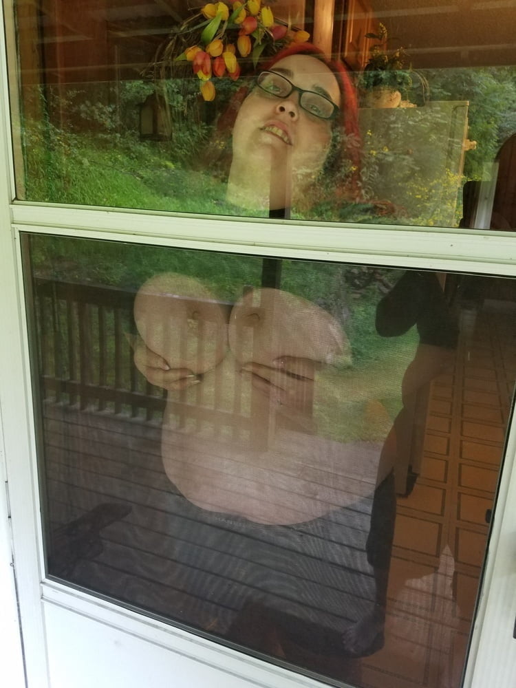 ガラスに押し付ける 11
 #97627712