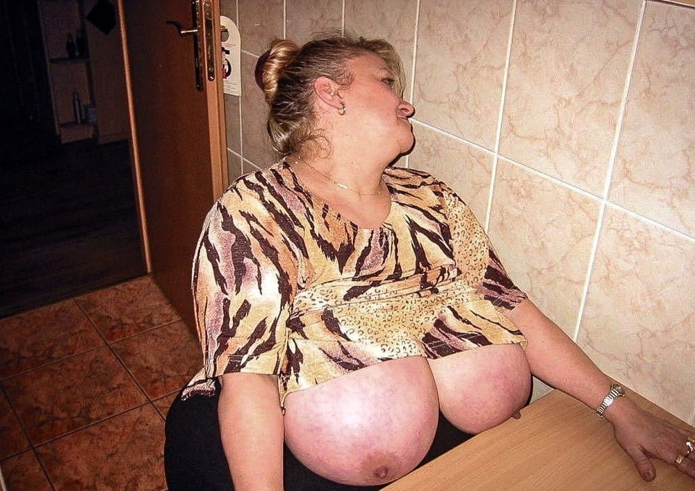 Polnische Oma mit riesigen Titten
 #82100029