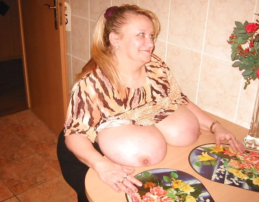 Polnische Oma mit riesigen Titten
 #82100068