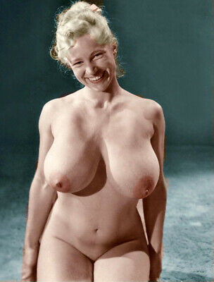 Femme au foyer des années 1950 à gros seins
 #93086424