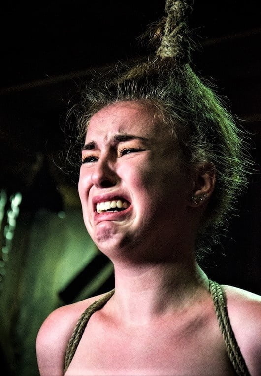 Cuando ella lo odia
 #94978240