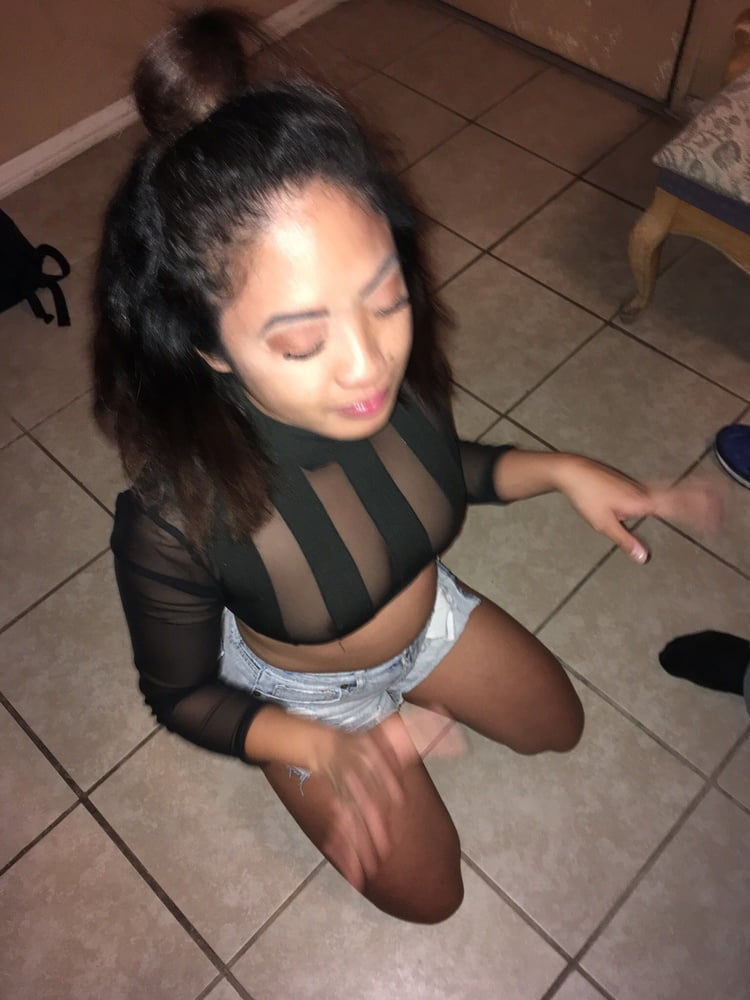 Sub asiático
 #102345423