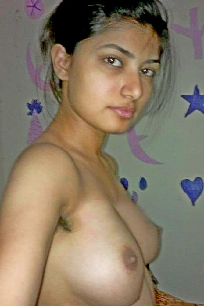 Mujeres peludas cuerpo peludo
 #103985576