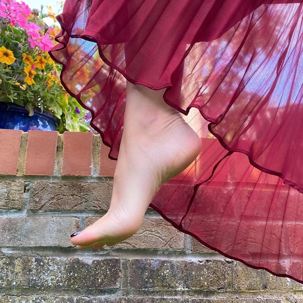 Sexy Foot Goddess (feet, barefoot, Insta, Milf) #80577512